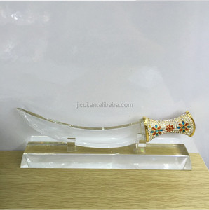 خنجر كريستال محفور ومصنفر، سيف كريستال، هدية تذكارية عربية - Product Image 1