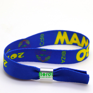 Diseño de moda personalizado de un solo uso de poliéster pulsera de muñeca tejido etiqueta tela NFC Rfid pulseras elásticas para promoción