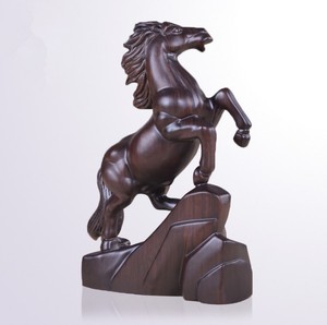 Decoración para el Hogar, Adorno de Caballo Tallado en Madera de Caoba Estilo Art <span class=keywords><strong>Deco</strong></span>, Color Rojo/Negro, Tamaño 15 cm - Product Image 4