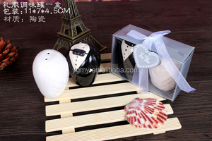 Secoueurs de sel et de poivre, cadeau de mariage pour la mariée et le marié - Product Image 3