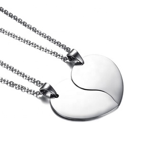 Collana con Catena a Cuore Spezzato in Acciaio Inossidabile, Stile Romantico per Coppie, Incisione Laser 'His Queen Her King' - Product Image 3