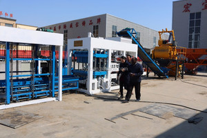 Ở nước ngoài cửa-cửa dịch vụ Nhà Máy Trực Tiếp Tiêu Chuẩn CE gạch và khối kích thước rắn máy gạch QT10-15 BÁN - Product Image 2