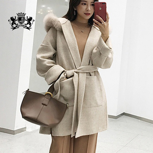 Cappotto in Cashmere Double Face da <span class=keywords><strong>Donna</strong></span> con Cappuccio Bordato in Pelliccia di Volpe, <span class=keywords><strong>Trench</strong></span> in Lana - Product Image 3