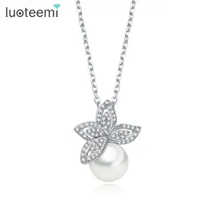 LUOTEEMI Perla Della Collana Donna Trendy Romantico Imitazione Pearl Shell Con Zircone Diamante Collana del Trifoglio del Foglio