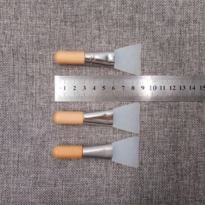 Ensemble d'outils SPA manche <span class=keywords><strong>en</strong></span> bois naturel tête souple <span class=keywords><strong>masque</strong></span> de bricolage brosse <span class=keywords><strong>en</strong></span> <span class=keywords><strong>Silicone</strong></span> Mini 9cm brosse applicateur de <span class=keywords><strong>masque</strong></span> <span class=keywords><strong>en</strong></span> <span class=keywords><strong>Silicone</strong></span> <span class=keywords><strong>pour</strong></span> le visage - Product Image 2
