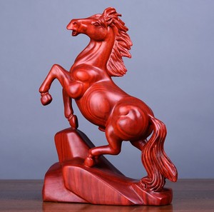 Decoración para el Hogar, Adorno de Caballo Tallado en Madera de Caoba Estilo Art <span class=keywords><strong>Deco</strong></span>, Color Rojo/Negro, Tamaño 15 cm - Product Image 5