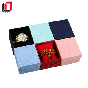 Logo personnalisé montre boîte en carton d'emballage de bracelet bijoux boîte cadeau avec <span class=keywords><strong>petit</strong></span> oreiller <span class=keywords><strong>insert</strong></span> - Product Image 5