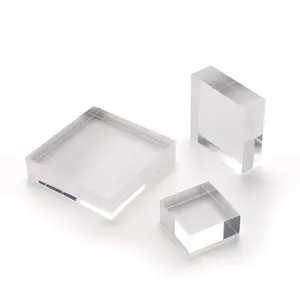 正方形の小さなアクリルブロックベースプレキシガラスジェムストーンアクリルベースディスプレイ