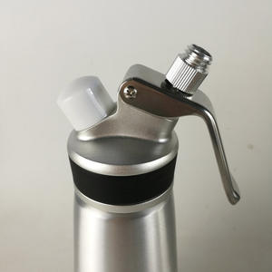 Dispenser per Panna Montata in Alluminio da 500ml con Ugelli Decorativi, 1 Pinta - Product Image 3