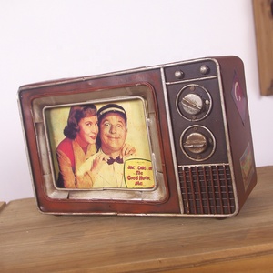 ขายส่งตกแต่งบ้านงานฝีมือโลหะโบราณที่ทำด้วยมือวินเทจรุ่นเก่าทีวีกับธนาคารเหรียญสำหรับการตกแต่งบาร์ - Product Image 5