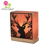Lampe à gradateur de sel de l'Himalaya répertoriée CE avec base en bois et logo papillon de forme ronde en verre