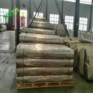 Film polyester métallisé en <span class=keywords><strong>aluminium</strong></span> réfléchissant <span class=keywords><strong>argent</strong></span>é Film plastique réfléchissant PE pour la couverture du sol des vergers - Product Image 4