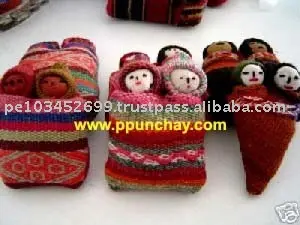 Manta Andina Muñeca Juguete con Caras Duales 3,5 \ "Plástico Perú Juguete y Pin Set - Product Image 1