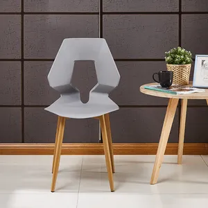 Silla de comedor de plástico con pata de metal para interior de restaurante, duradera, colorida, precio barato, nuevo diseño