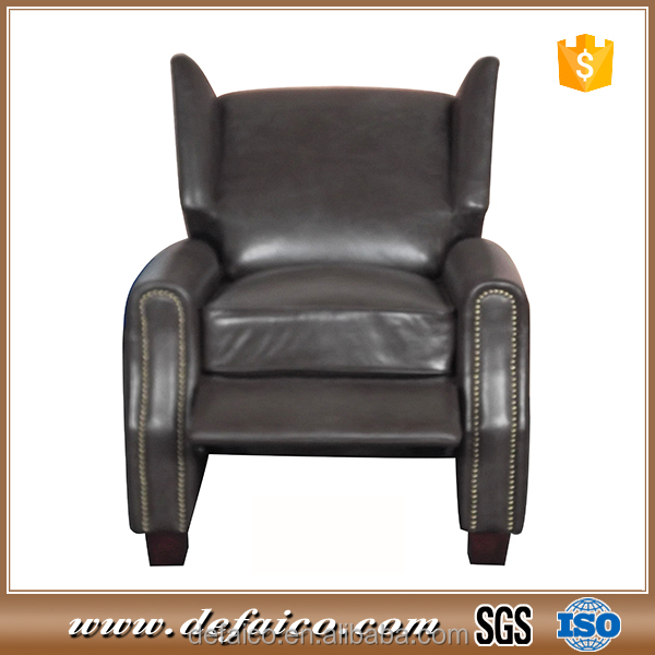 Черный кожаный для отдыха кресла откидываются