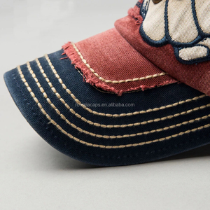 Cappellino con Ricamo Effetto Consumato e Rivetti - Product Image 3