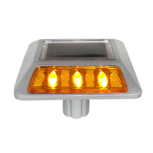 Sécurité routière IP68 étanche LED œil de chat avec réflecteur carré surélevé marqueur de chaussée goujon de route à énergie solaire - Product Image 1