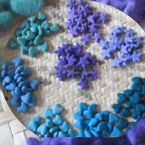 รูปหัวใจ/ดาว/รูปทรงต่างๆ ทำจากผ้าสักหลาดทำมือ - รูปทรงงานฝีมือขนาดเล็กจากผ้าสักหลาด - Product Image 3