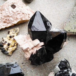 Baguettes de cristal en Quartz noir naturel, 50 pièces, spécimen - Product Image 2