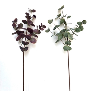 Guirlande d'<span class=keywords><strong>eucalyptus</strong></span> artificielle personnalisée de différentes tailles plantes en plastique feuilles vrai toucher branches artificielles d'<span class=keywords><strong>eucalyptus</strong></span> pour la décoration - Product Image 1