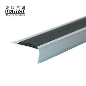 Shanghai oferta antideslizante <span class=keywords><strong>de</strong></span> metal <span class=keywords><strong>de</strong></span> aluminio la nariz <span class=keywords><strong>de</strong></span> escalera <span class=keywords><strong>suelo</strong></span> <span class=keywords><strong>laminado</strong></span> - Product Image 4