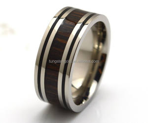 Alliance de mariage pour homme en titane avec bordure en émail noir 100% <span class=keywords><strong>hypoallergénique</strong></span>, incrustation de bois de santal noir, bijoux pour homme, tendance - Product Image 1