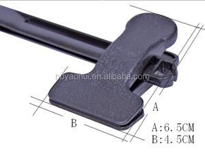 Đen nhựa dưới quần móc áo cho vải cửa hàng quần áo hiển thị móc áo nhà máy bán - Product Image 4