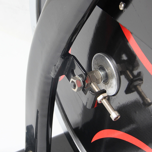 Cyclette Professionale da Palestra con Telaio in Acciaio, Bici da Spinning per Casa con Resistenza a Contatto Diretto e <span class=keywords><strong>Volano</strong></span> in Ferro da 8KG - Product Image 5