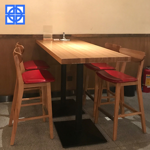 Conjunto de Muebles de Restaurante con Asientos de Cuero PU Rojo Comercial, Mesa con Superficie de Madera para Cafetería y Bar - Product Image 4
