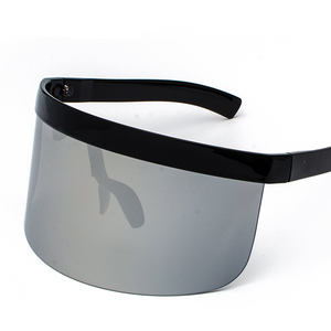 <span class=keywords><strong>Occhiali</strong></span> <span class=keywords><strong>da</strong></span> <span class=keywords><strong>Sole</strong></span> Unisex alla Moda con Montatura Grande, Protezione Solare e Maschera Integrata Anti-spia Personalizzata - Product Image 2