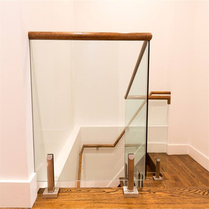 Rampe <span class=keywords><strong>de</strong></span> <span class=keywords><strong>balcon</strong></span> à fixation au sol avec embouts <span class=keywords><strong>en</strong></span> verre trempé et main courante <span class=keywords><strong>en</strong></span> <span class=keywords><strong>bois</strong></span> - Product Image 5