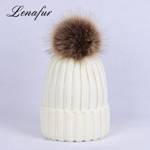Ladies winter women Vogue crochet with POM ball hand woven Beanie realistic faux fur <span class=keywords><strong>animal</strong></span> hats - Product Image 2