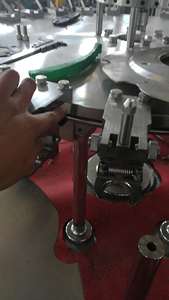 Máquina Automática Eléctrica de Alta Precisión para Llenado de Jugos, Bebidas y Aceite, Fabricada en Acero Inoxidable - Product Image 3