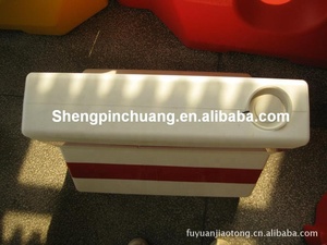 Semplice e mobile traffico stradale diviso blocchi stradali riempito con acqua piccola barriera di sicurezza in plastica con foro di collegamento - Product Image 4