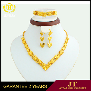Unique à <span class=keywords><strong>la</strong></span> mode en acier inoxydable pendentif collier bijoux bracelet dubai or femelle ensemble de bijoux - Product Image 1