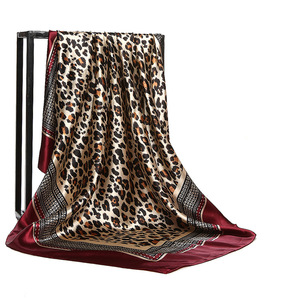 Leopardo di modo Stampato Sciarpe di Seta per Le Donne Raso Hijab Sciarpa Femminile Bandana 90*90 centimetri di Lusso di Disegno di Marca Piazza scialli Sciarpe - Product Image 5