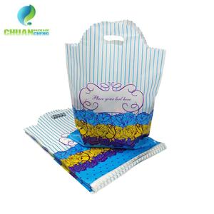 Yiwu fábrica OEM encantadora pequeña no transparente impreso patrón LACE Caño plástico asa troquelada Compras/bolsas de regalo - Product Image 2