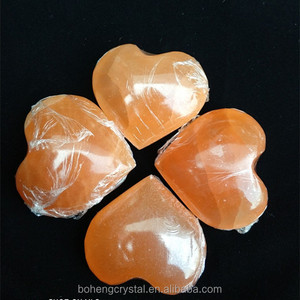 Rojo de yeso en bruto rough <span class=keywords><strong>selenita</strong></span> corazón de piedra - Product Image 1