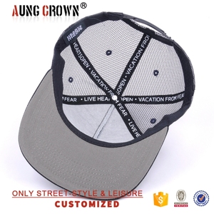 Gorra Trucker Negra Personalizada de Perfil Bajo con Visera Plana y Cierre a Presión, Gorra Trucker de Malla Bordada - Product Image 5