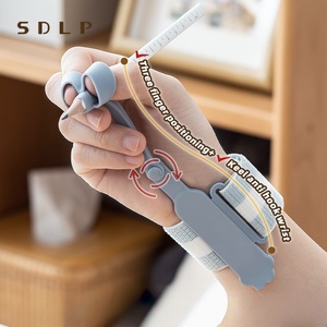 OEM/ODM Stylo pour enfants Poignée d'aide à l'écriture Positionnement à trois doigts Anti-crochet Bracelet Silicone Poignée de crayon - Product Image 1