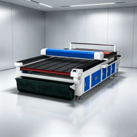 Découpeuse laser CO2 à eau haute efficacité avec convoyeur d'alimentation automatique 130W pour vêtements, cuir, tapisserie, bois et caoutchouc