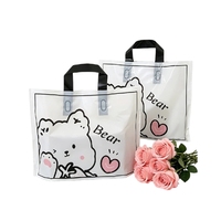 Sacs promotionnels en plastique brillant avec poignée plate, en stock, pour la vente en gros aux supermarchés