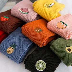 Chaussettes en coton unies amusantes à motif de fruits, style tube, coupe décontractée, avec broderie de logo personnalisé, pour femmes - Product Image 3