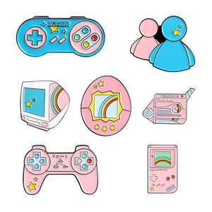 Console de jeu créative de dessin animé mignon rose, épingles en émail doux - Product Image 3