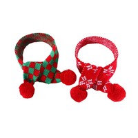 Écharpe tricotée à carreaux flocon de neige pour animaux de compagnie, doublure en fourrure de lapin, cache-cou chaud avec pompon décoratif, accessoires d'hiver pour animaux de compagnie pour Noël
