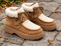 Sepatu Wanita Musim Dingin Model Tali di Pergelangan Kaki, Bahan Atas Kulit Sapi Suede dan Kulit Domba, Lapisan Dalam Sepenuhnya dari Kulit Domba, Bantalan Busa Memori, Sol Luar TPR Anti-Selip, Hangat