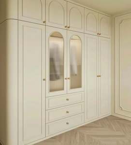 Armoire de chambre à coucher en bois français sur mesure haut de gamme Balom - Détails élégants en arche et cannelés, rangement multi-tiroirs pour les intérieurs de maisons de luxe - Product Image 3