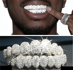 Vente en gros : Bijoux dentaires Hip Hop Grillz plaqués or 14K, Gemmes dentaires tendance style Rap avec diamants et pierres CZ pour hommes - Product Image 1