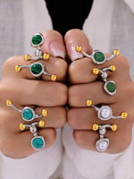 Dernière bague en acier inoxydable plaqué or 18 carats boule ramifiée exagérée incrustée de perles de coquille de pierre naturelle pour les femmes pour la fête