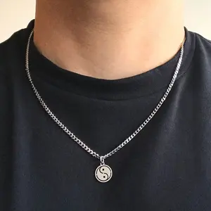 Nuevo diseño pequeño yin yang colgante encanto no se desvaneció minimalista Acero inoxidable yin-yang sol Luna collar cadena para hombres